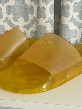 Coach Ulyssa Yellow Buttercup Slide Sandals Sz 7 womens